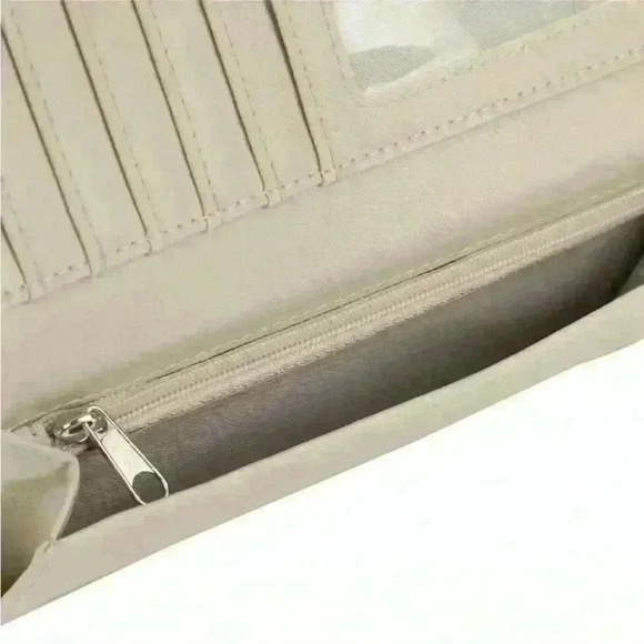 NWOT Harry Potter Letter to Hogwarts Snap Wallet
- Wizarding World Gifts - Picture 4 of 6